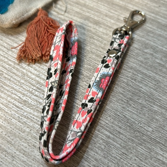 NWT Woman’s Cellphone Wallet with Dual Zipper & Removable Wristlet - Picture 12 of 12